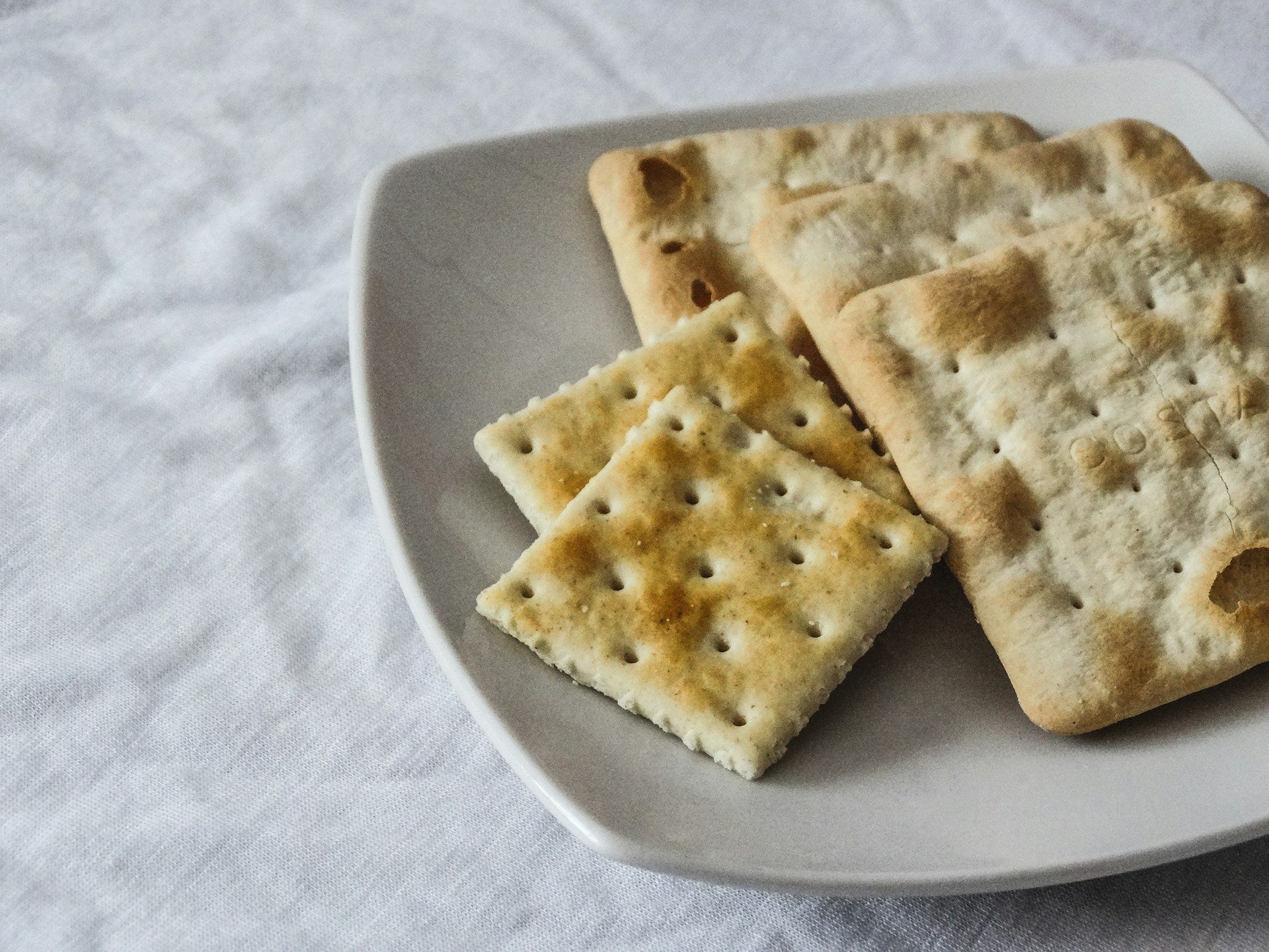How to Fix Crumbly Keto Crackers: Simple Solutions - Yo Keto